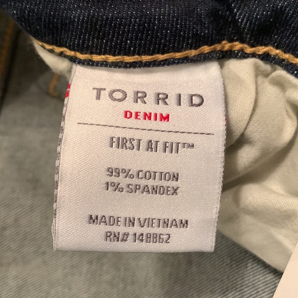 NEW TORRID Women Relaxed Boot Jeans - Picture 10 of 15